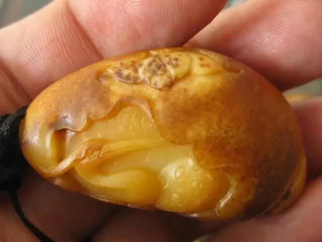 和田玉中的贵族---和田黄玉