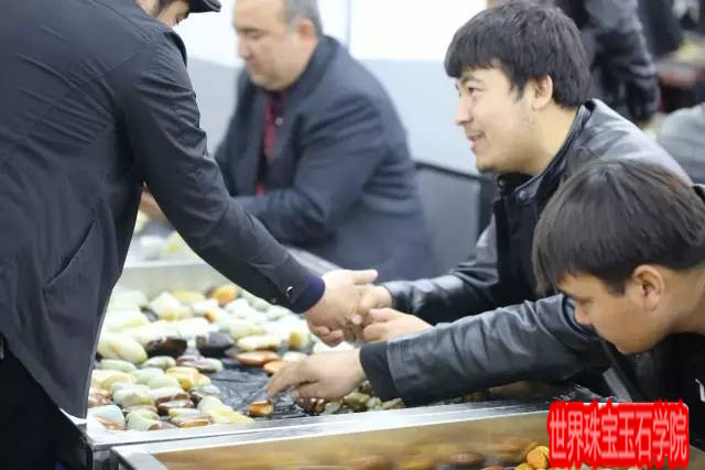 籽料原石交易里的秘密-玉器鉴定师培训核心内容