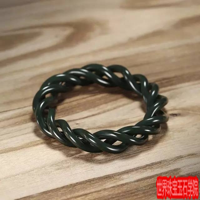 手腕是女人的第一风情线 该怎么佩戴玉石腕饰-珠宝玉石鉴定师培训核心内容