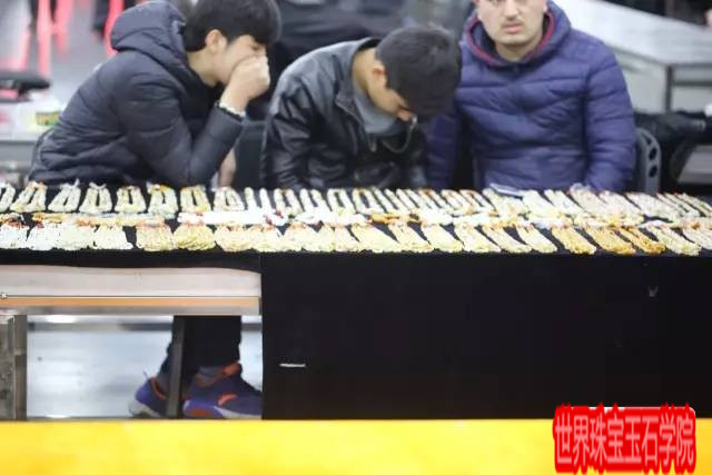 籽料原石交易里的秘密-玉器鉴定师培训核心内容