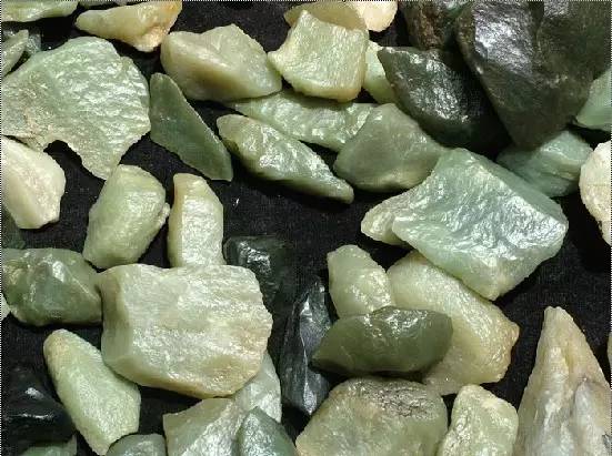 戈壁料：天生“麻脸”也丽质！！