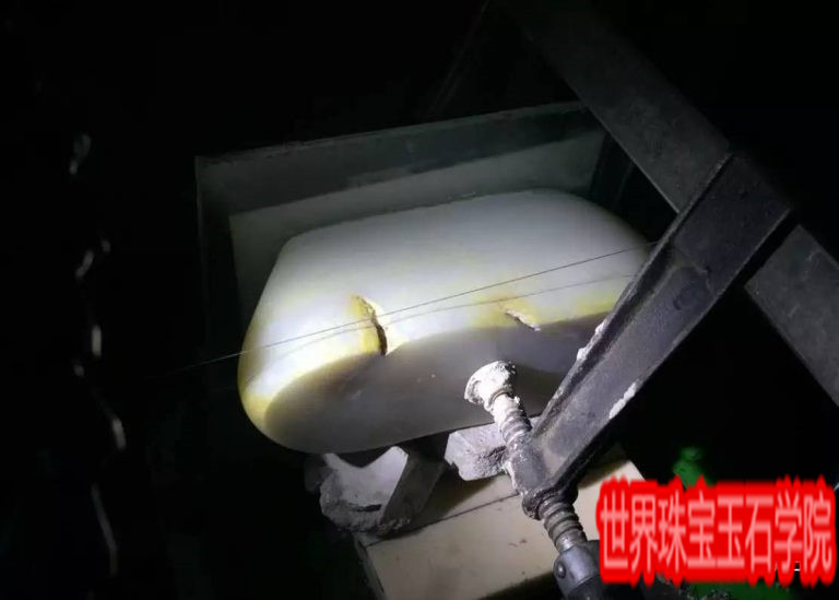 惊心动魄 切一个百万级的籽料-玉器鉴定师培训核心内容