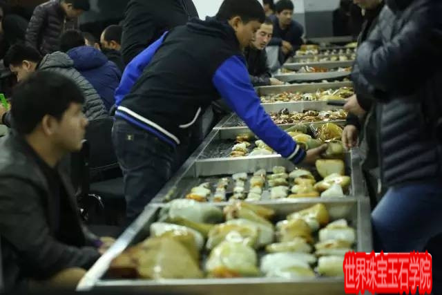 籽料原石交易里的秘密-玉器鉴定师培训核心内容