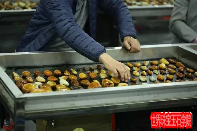 籽料“进口染色” 连老玩家都吃药了-玉器鉴定师培训核心内容