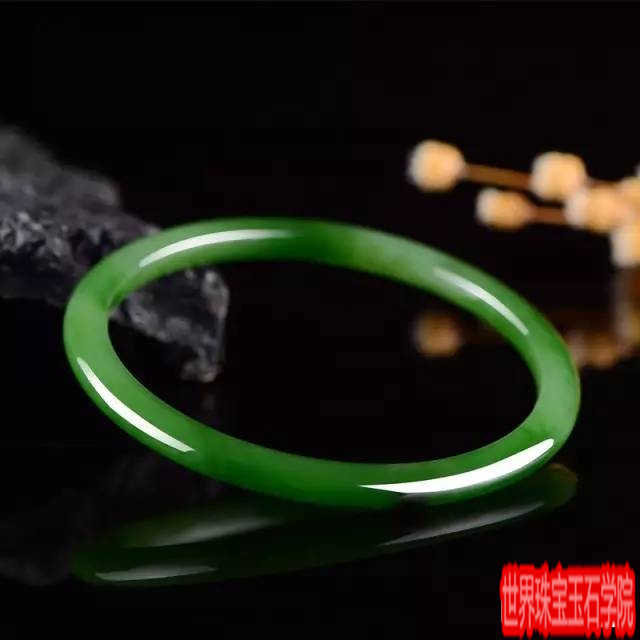 手腕是女人的第一风情线 该怎么佩戴玉石腕饰-珠宝玉石鉴定师培训核心内容