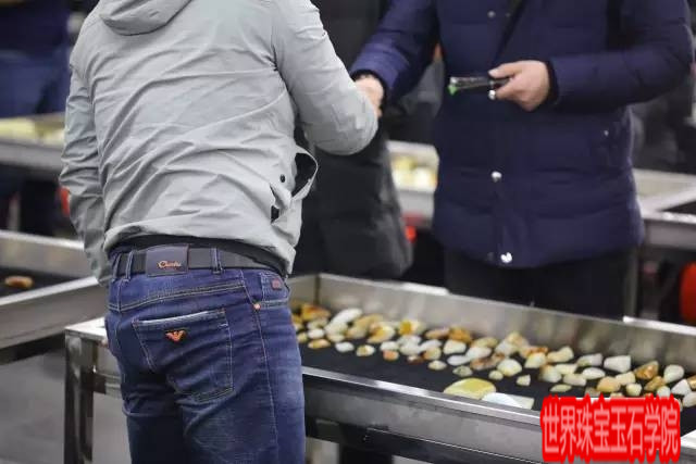 籽料原石交易里的秘密-玉器鉴定师培训核心内容