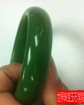 女人和手镯有着天然的缘分各式玉石手镯市场价格大揭秘 珠宝玉石鉴定师培训核心内容