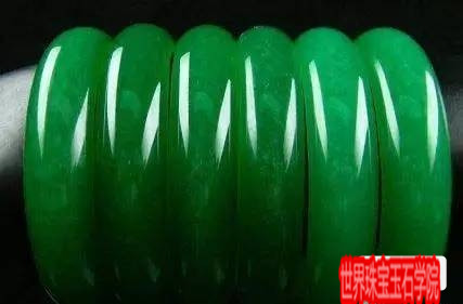 女人和手镯有着天然的缘分各式玉石手镯市场价格大揭秘 珠宝玉石鉴定师培训核心内容