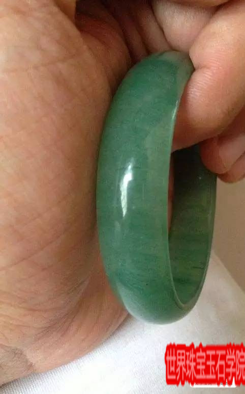 女人和手镯有着天然的缘分各式玉石手镯市场价格大揭秘 珠宝玉石鉴定师培训核心内容