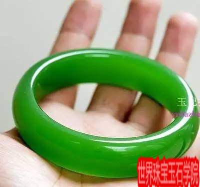 女人和手镯有着天然的缘分各式玉石手镯市场价格大揭秘 珠宝玉石鉴定师培训核心内容