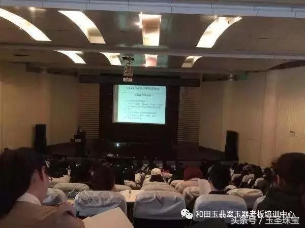 成为珠宝鉴定师要分几步？考鉴定师资格证详细指南