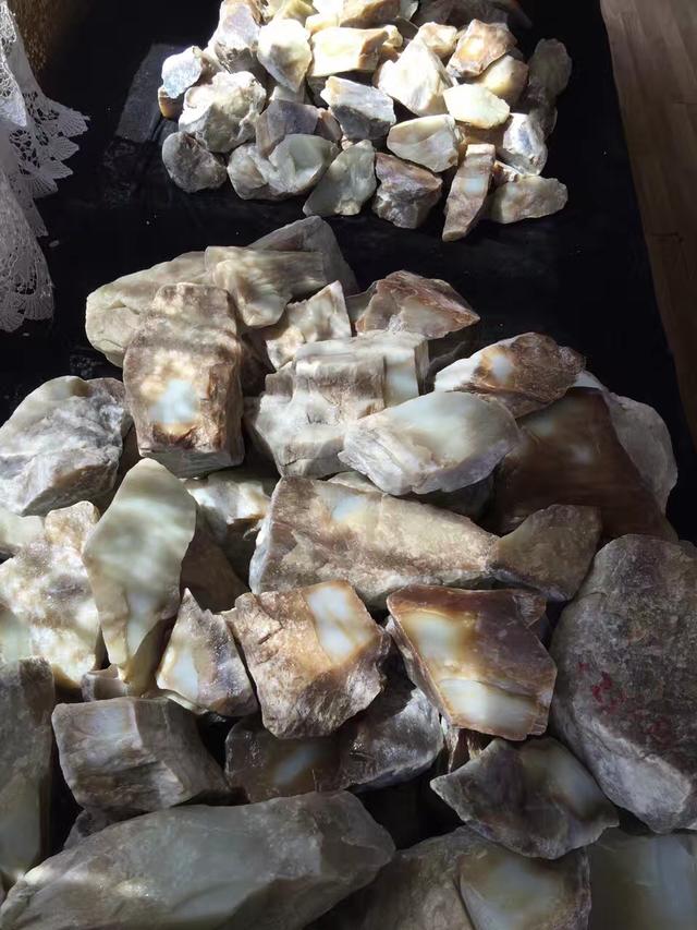同样是和田玉为啥价格差距那么多？原来是这样啊！二