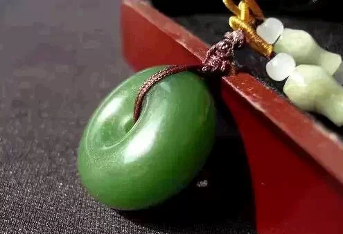 外蒙料:和田玉市场上最奇葩的料子