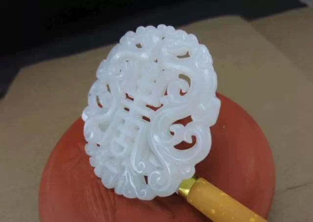 外蒙料：和田玉市场上最奇葩的料子