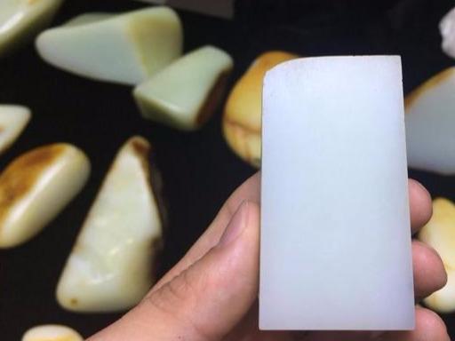七种方法让你看清和田玉籽料真假!
