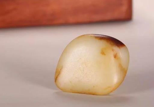 七种方法让你看清和田玉籽料真假!