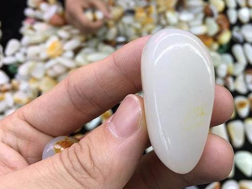 七种方法让你看清和田玉籽料真假!