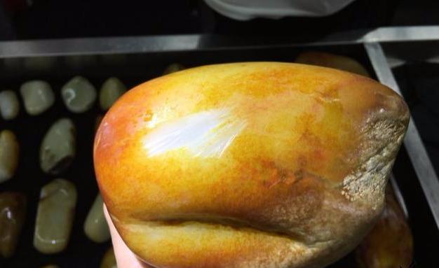 七种方法让你看清和田玉籽料真假!