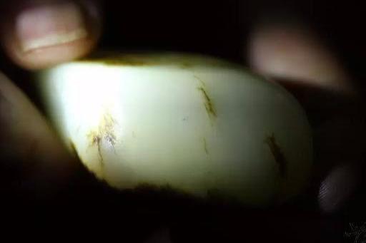 七种方法让你看清和田玉籽料真假!