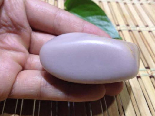 一块奇特的“沙枣青”和田玉!大部分人都没见过