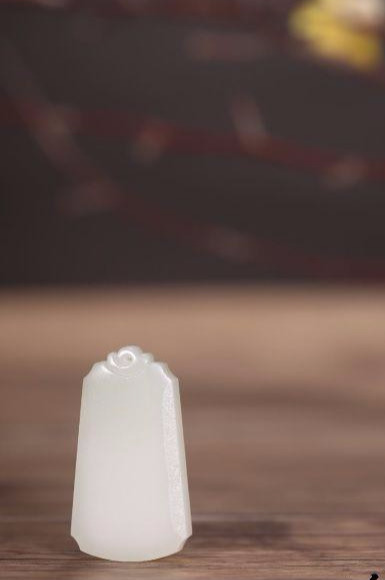 玩和田玉,富贵险中求!