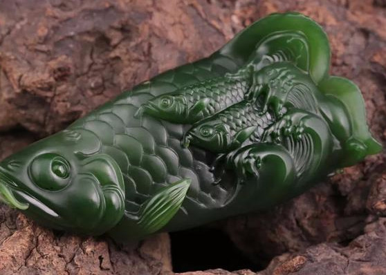 顶级碧玉之——菠菜绿的和田玉!