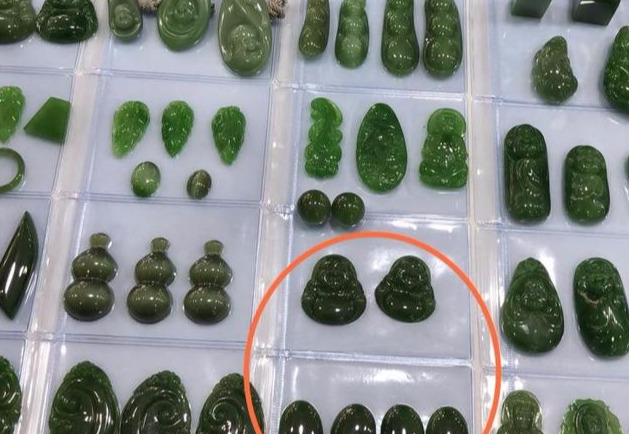 顶级碧玉之——菠菜绿的和田玉!