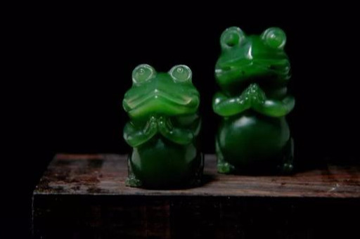 顶级碧玉之——菠菜绿的和田玉!