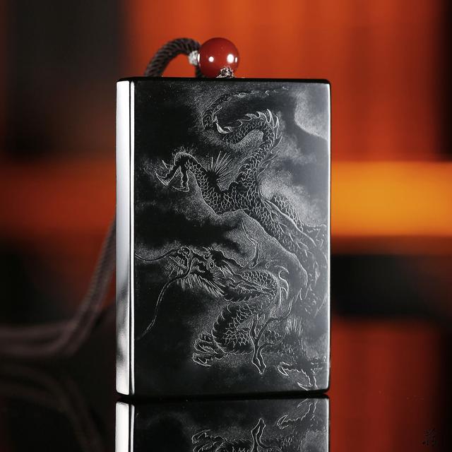 说说和田玉批发市场里的贵美人