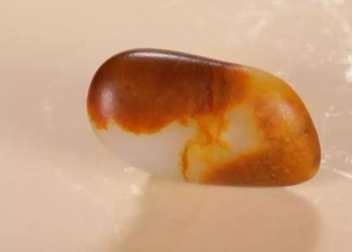 和田玉批发市场行情:籽料皮色贵,沾红就要疯