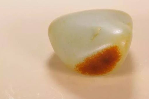 和田玉批发市场行情:籽料皮色贵,沾红就要疯