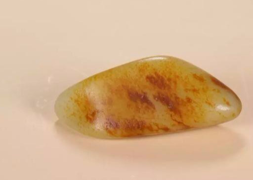和田玉批发市场行情:籽料皮色贵,沾红就要疯
