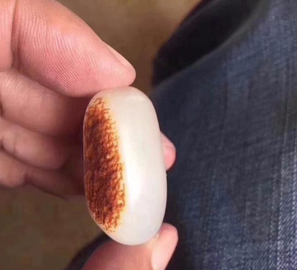 说说和田玉批发市场里的红皮白肉和田玉!