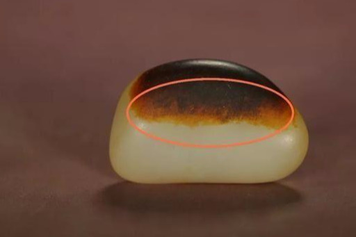 和田玉批发市场里籽料万年黑皮里的秘密!