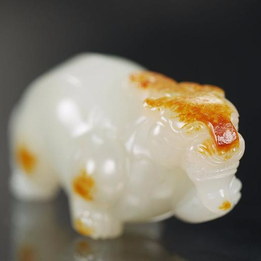 和田玉批发市场里老炮爱皮色!