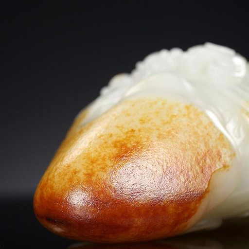 和田玉批发市场里老炮爱皮色!
