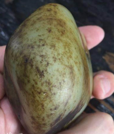说说和田玉批发市场里的老油皮籽料！