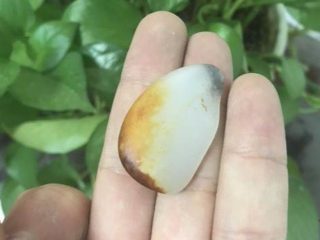 他花5块钱买来一块和田玉籽料,你看现在价值多少!