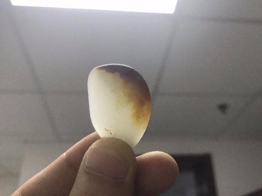 他花5块钱买来一块和田玉籽料,你看现在价值多少!