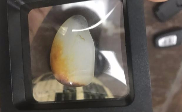 他花5块钱买来一块和田玉籽料,你看现在价值多少!