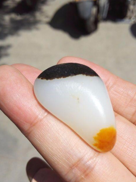 和田玉批发市场里红皮白肉籽料更珍贵!