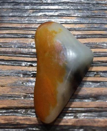 和田玉批发市场里红皮白肉籽料更珍贵!
