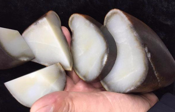 想要真正看懂和田玉籽料的皮色,你需要知道这些!