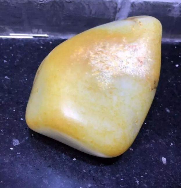 这块和田玉,切得惊心动魄