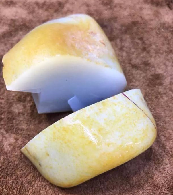 这块和田玉,切得惊心动魄