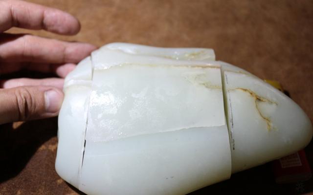 和田玉批发市场切一块光白籽和田玉,是怎样的体验?