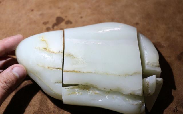 和田玉批发市场切一块光白籽和田玉,是怎样的体验?