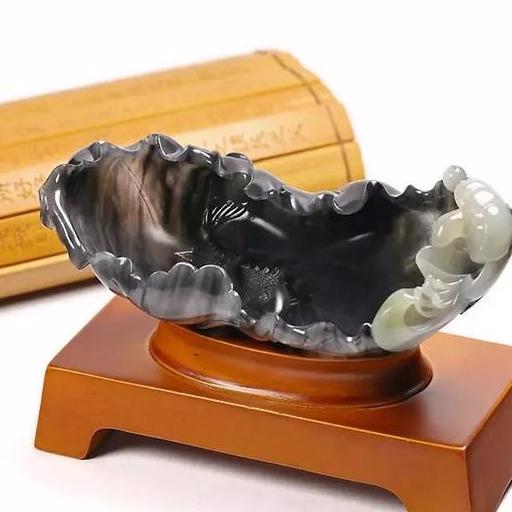 玉器批发市场里的薄胎器皿