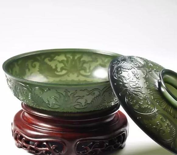 玉器批发市场里的薄胎器皿