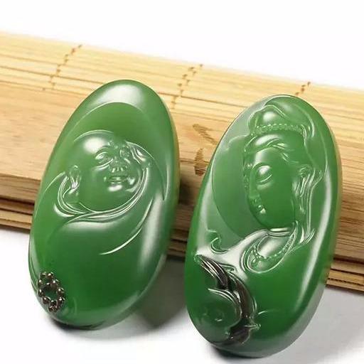和田玉批发市场里艺无止境的为佛造像